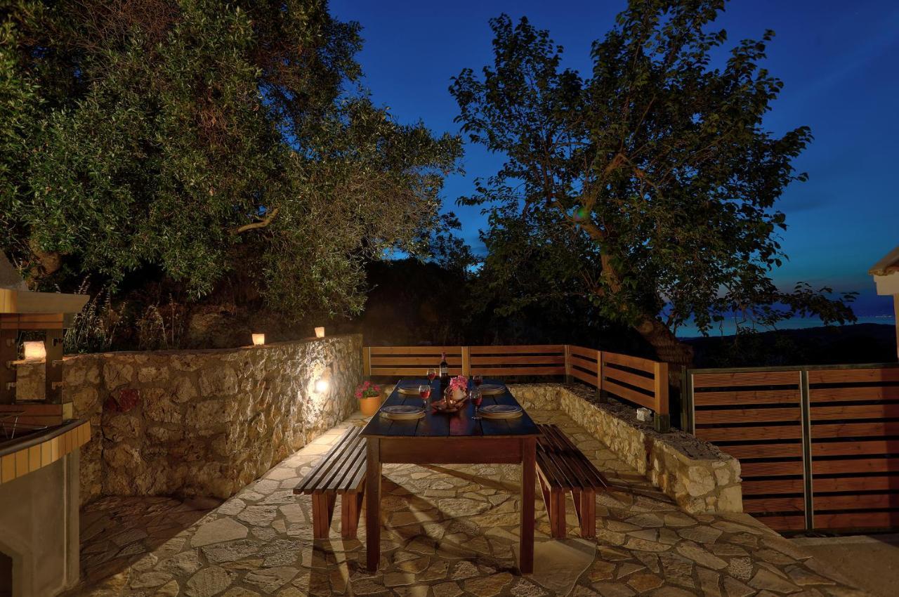 Koukoutsa House With Swimming Pool Corfu Sokraki Hébergement de vacances Sokrákion